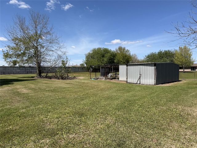 1532 Sunny Acres, Winnie, TX 77665