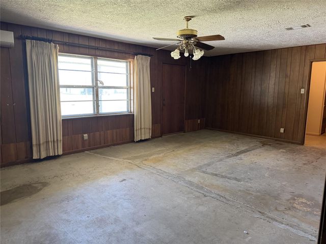 1532 Sunny Acres, Winnie, TX 77665