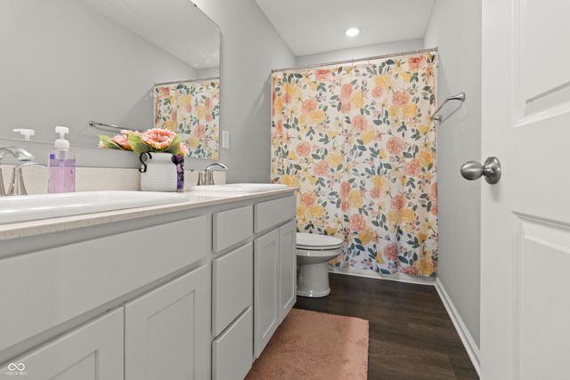 5839 Altar Bell Circle, Greenwood, IN 46143