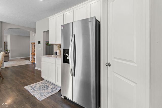 5839 Altar Bell Circle, Greenwood, IN 46143