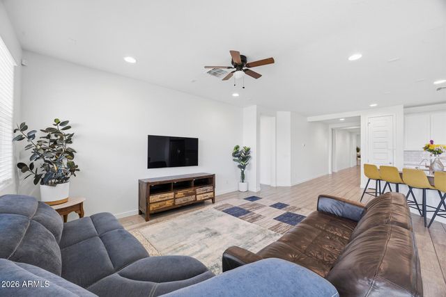 2300 E RIDGEWOOD Lane, Gilbert, AZ 85298
