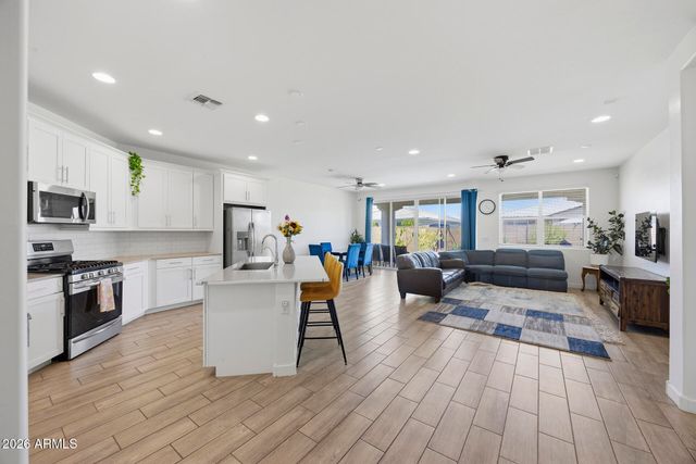 2300 E RIDGEWOOD Lane, Gilbert, AZ 85298