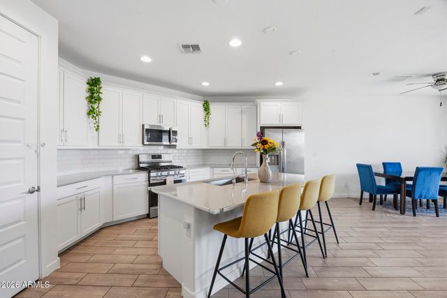 2300 E RIDGEWOOD Lane, Gilbert, AZ 85298