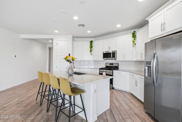 2300 E RIDGEWOOD Lane, Gilbert, AZ 85298