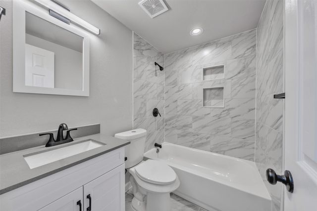 1014 W Archer Street, Jacksboro, TX 76458