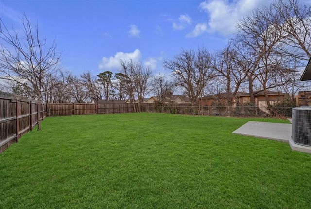 1014 W Archer Street, Jacksboro, TX 76458