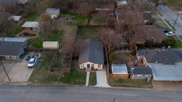 1014 W Archer Street, Jacksboro, TX 76458