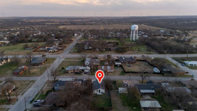 1014 W Archer Street, Jacksboro, TX 76458