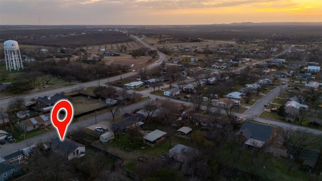 1014 W Archer Street, Jacksboro, TX 76458