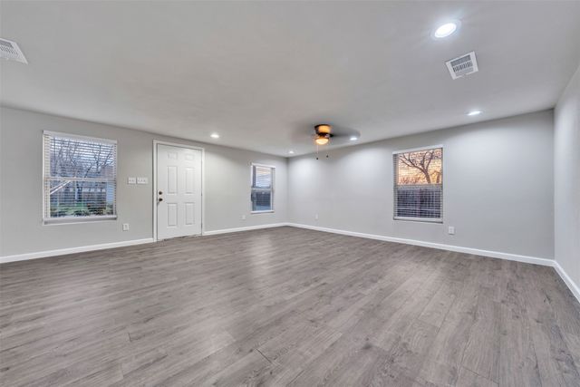 1014 W Archer Street, Jacksboro, TX 76458