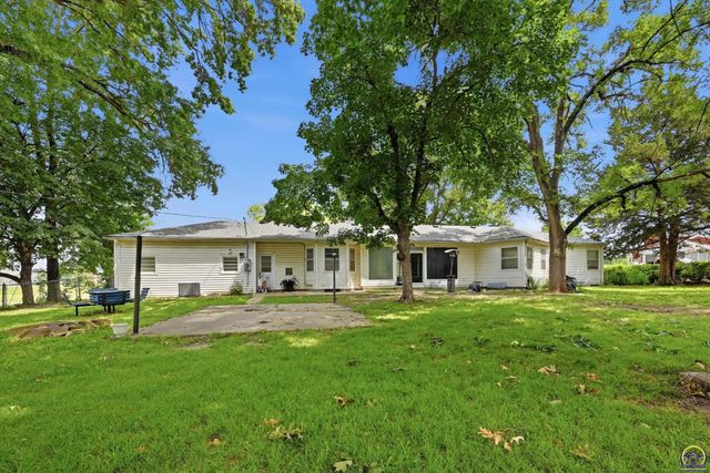 1625 SW 21st St, Topeka, KS 66611