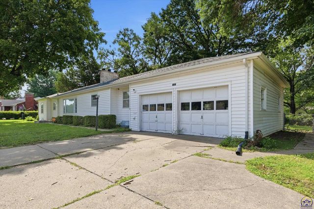 1625 SW 21st St, Topeka, KS 66611