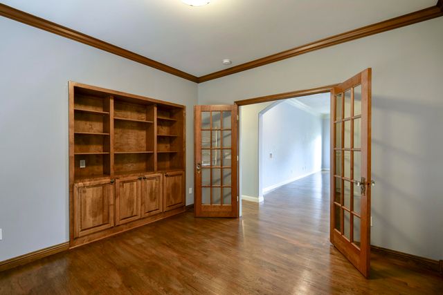 614 E Falls Circle, Ozark, MO 65721