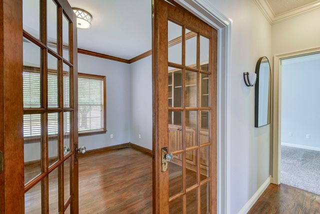 614 E Falls Circle, Ozark, MO 65721