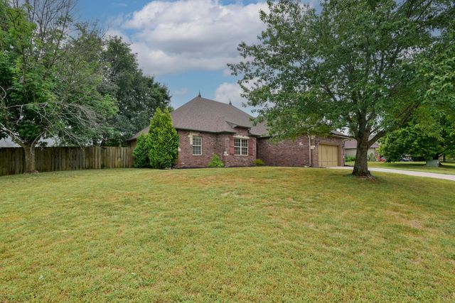 614 E Falls Circle, Ozark, MO 65721