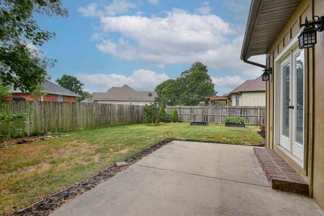 614 E Falls Circle, Ozark, MO 65721