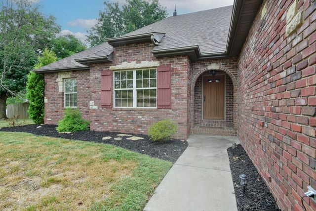 614 E Falls Circle, Ozark, MO 65721