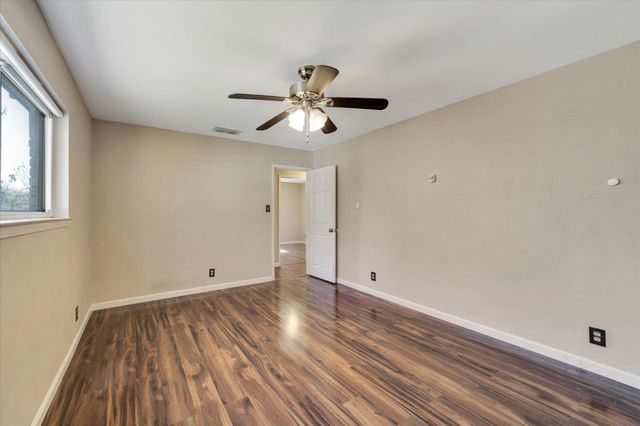 1467 S Meadows DR, Austin, TX 78758