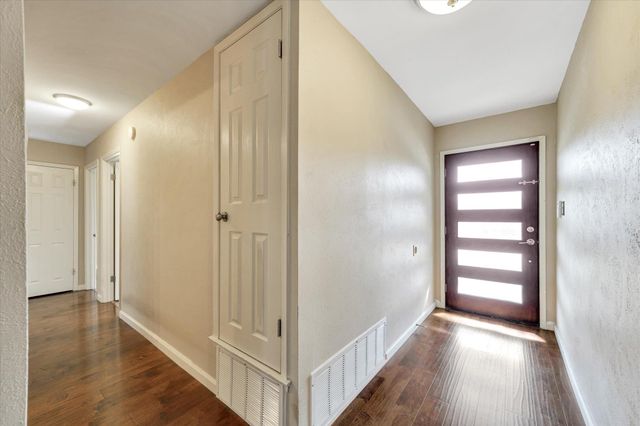 1467 S Meadows DR, Austin, TX 78758