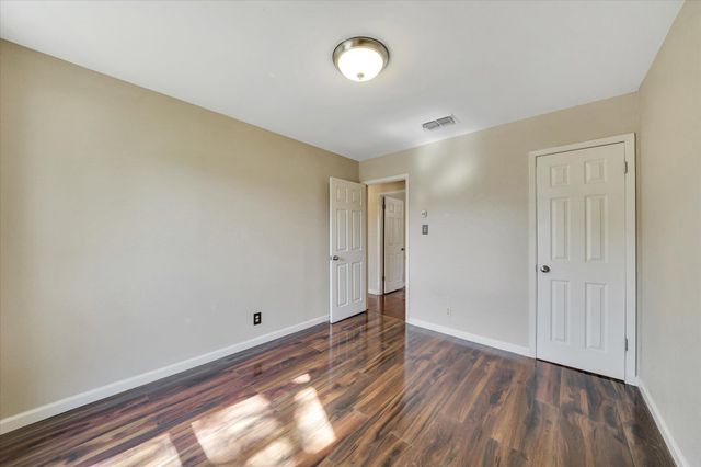 1467 S Meadows DR, Austin, TX 78758