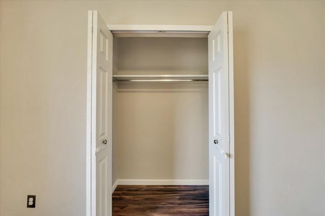 1467 S Meadows DR, Austin, TX 78758