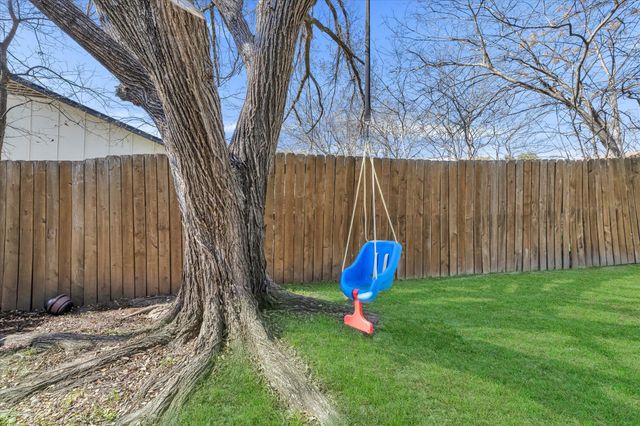 1467 S Meadows DR, Austin, TX 78758