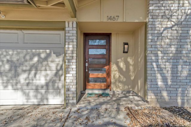 1467 S Meadows DR, Austin, TX 78758