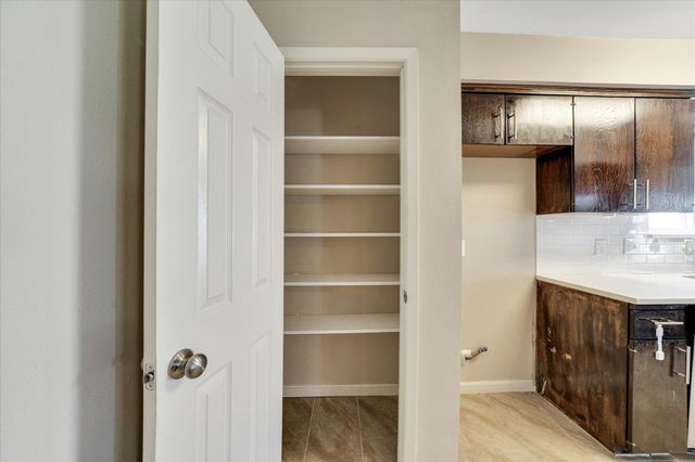 1467 S Meadows DR, Austin, TX 78758