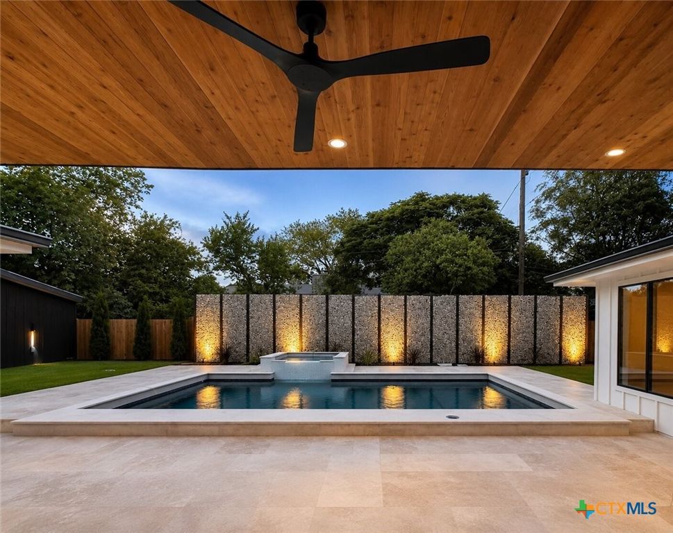 Image 11 of property listing at 57 Ohio Street, New Braunfels, TX 78130