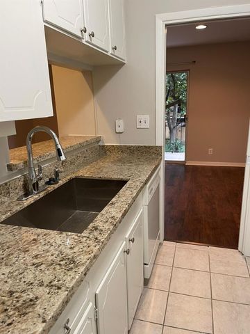 2822 Briarhurst Drive 42, Houston, TX 77057