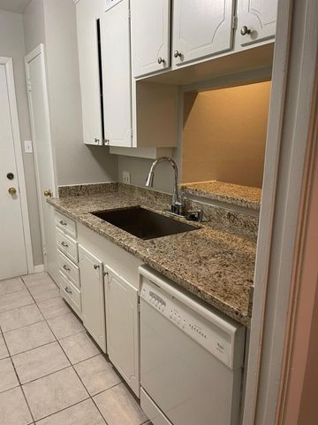 2822 Briarhurst Drive 42, Houston, TX 77057
