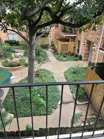 2822 Briarhurst Drive 42, Houston, TX 77057