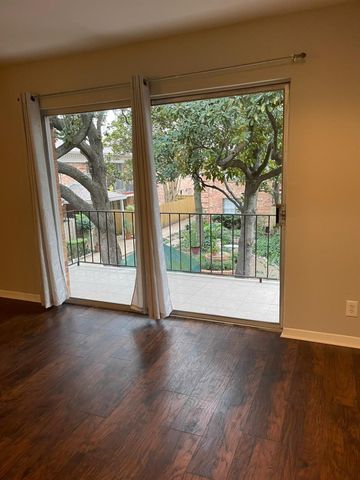 2822 Briarhurst Drive 42, Houston, TX 77057
