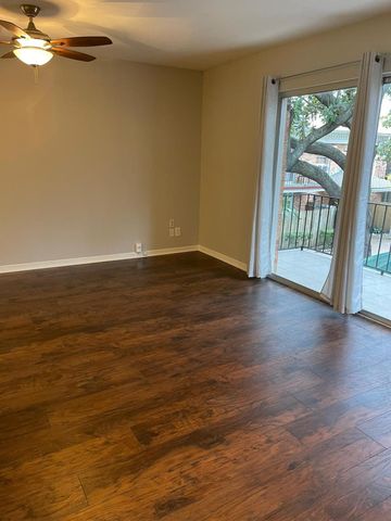 2822 Briarhurst Drive 42, Houston, TX 77057