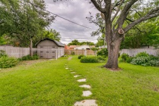 1748 Fagan Drive, Blue Mound, TX 76131