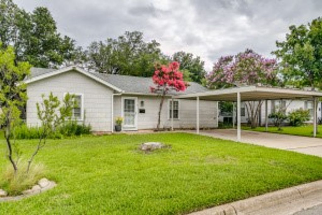 1748 Fagan Drive, Blue Mound, TX 76131