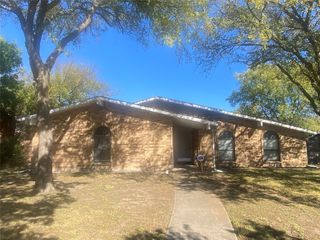 470 Mckinley Street, Cedar Hill, TX 75104