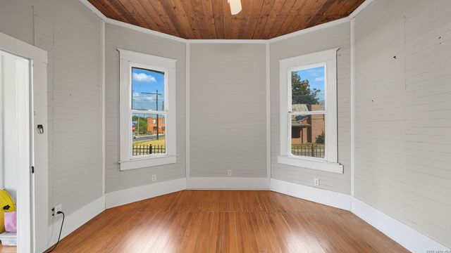 1502 Buena Vista, San Antonio, TX 78207