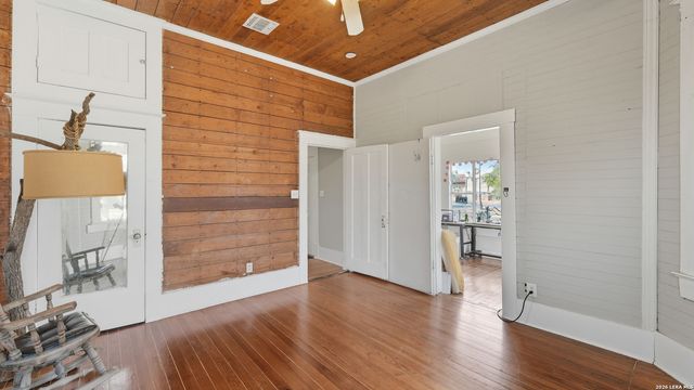 1502 Buena Vista, San Antonio, TX 78207