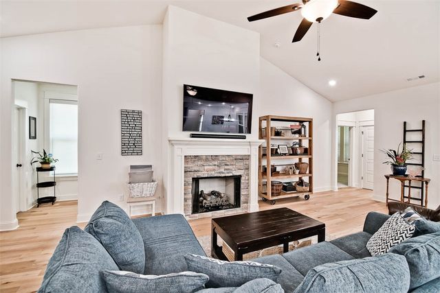 10 Clevedon Circle, Bella Vista, AR 72715