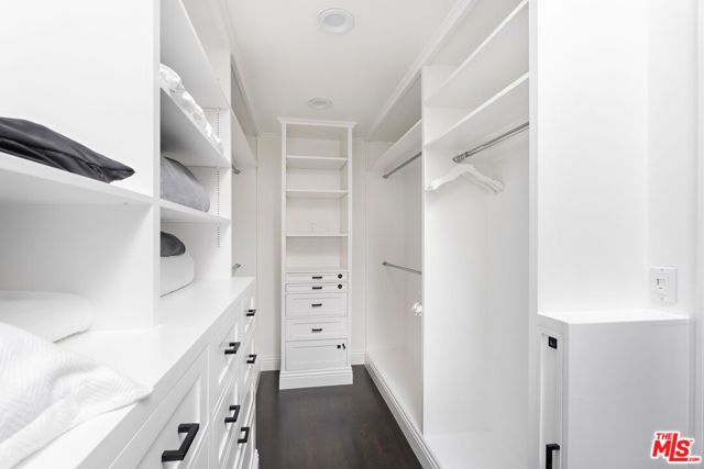 1110 N Beverly Glen Boulevard, Los Angeles, CA 90077