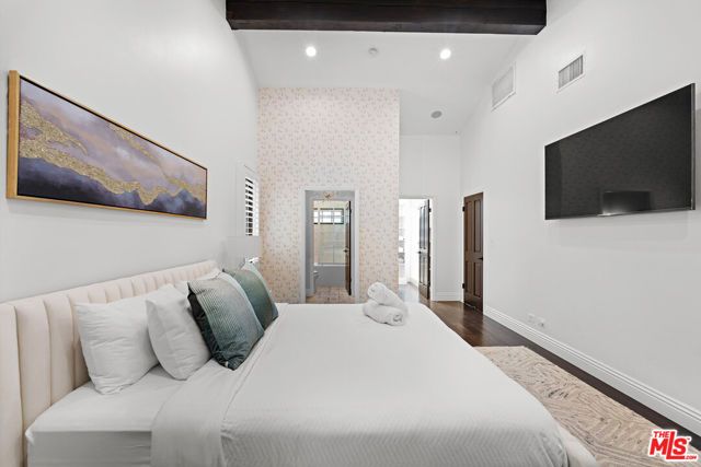 1110 N Beverly Glen Boulevard, Los Angeles, CA 90077