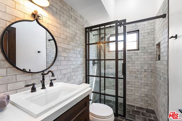 1110 N Beverly Glen Boulevard, Los Angeles, CA 90077