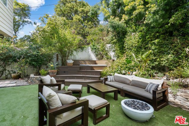 1110 N Beverly Glen Boulevard, Los Angeles, CA 90077