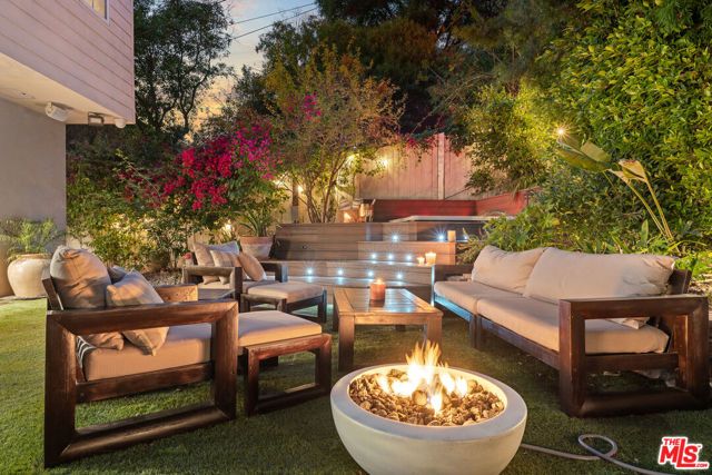 1110 N Beverly Glen Boulevard, Los Angeles, CA 90077