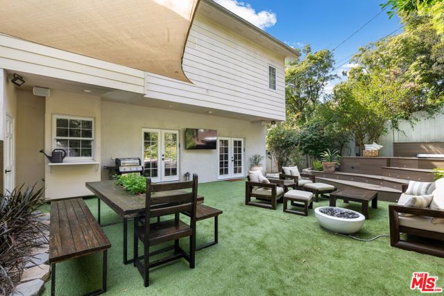 1110 N Beverly Glen Boulevard, Los Angeles, CA 90077