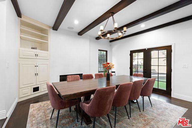 1110 N Beverly Glen Boulevard, Los Angeles, CA 90077