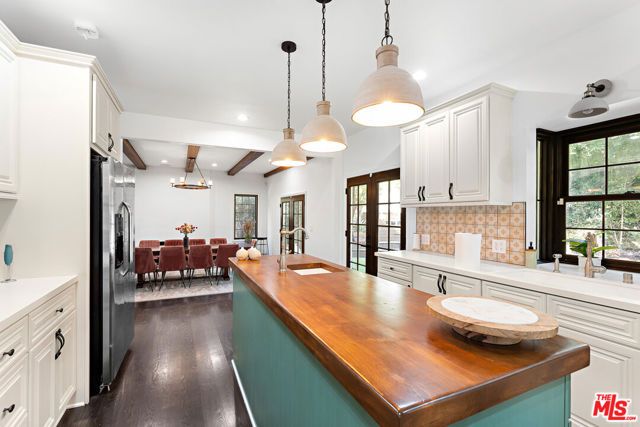 1110 N Beverly Glen Boulevard, Los Angeles, CA 90077