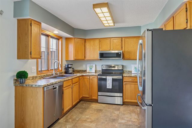 266 West Side Dr, Iowa City, IA 52246