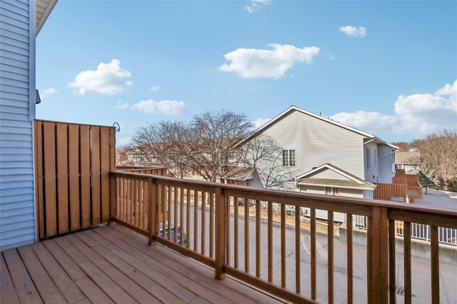 266 West Side Dr, Iowa City, IA 52246